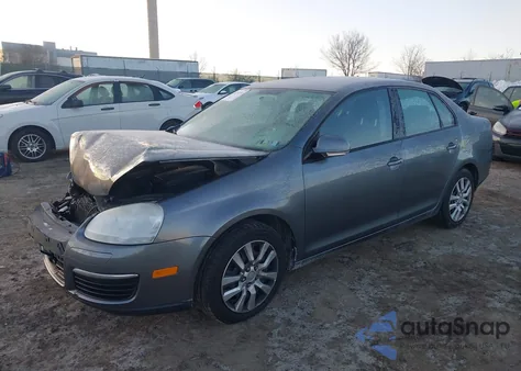 2010 Volkswagen Jetta S z USA, uszkodzony, nr VIN 3VWJZ7AJXAM003865